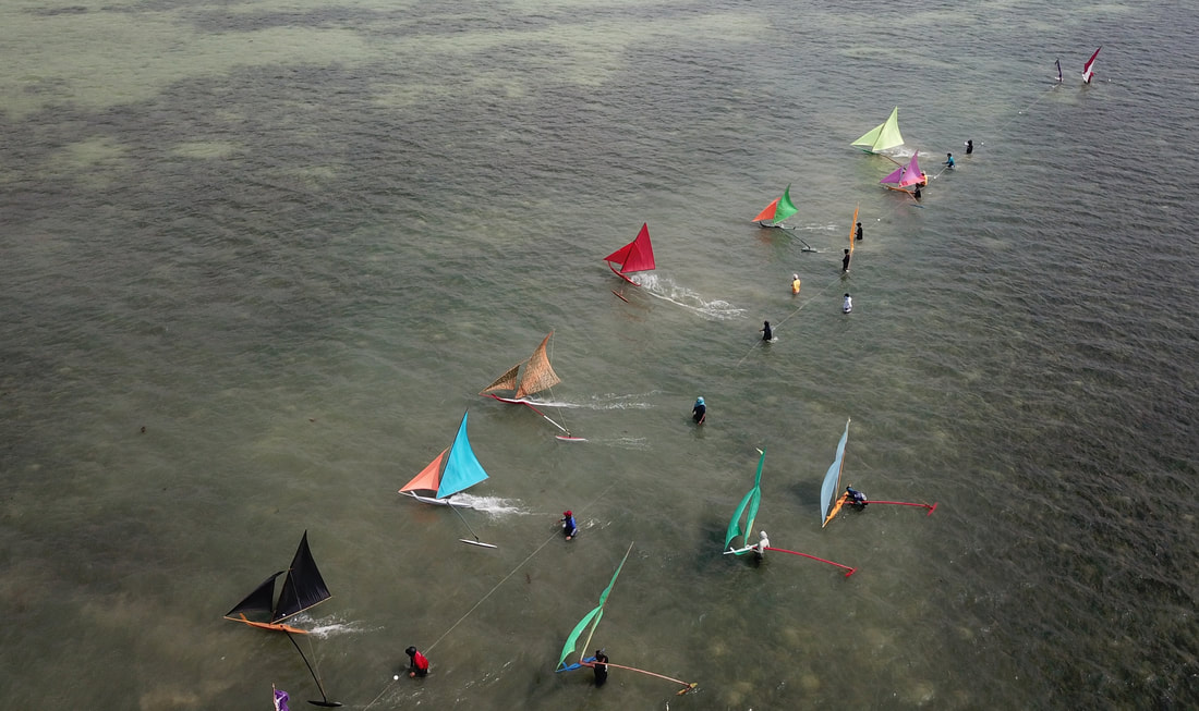The fleet sailing at Teluk Bakau, every sail filled